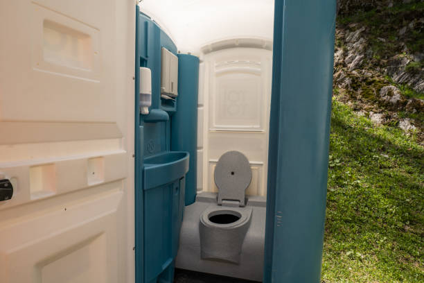 Porta potty delivery and setup in Nichols Hills, OK